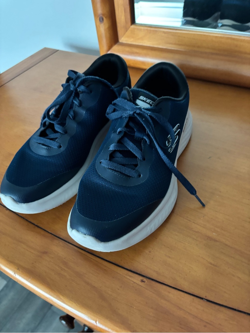 Skechers Men's Dark Navy and White Lightweight Casual Sneakers Size: 8